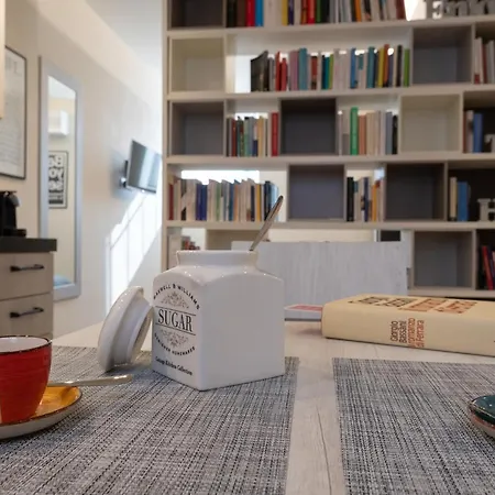 Ripagrande Bed And Books Daire Ferrara